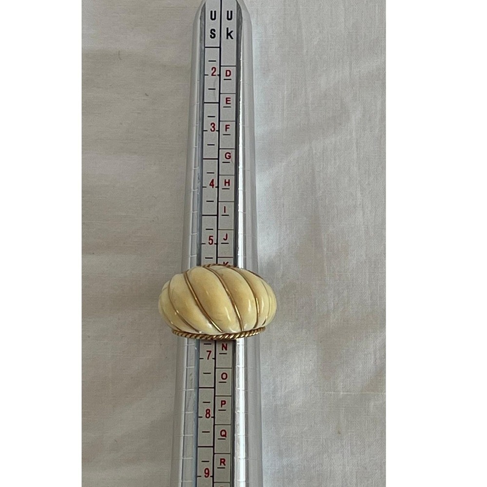 Vintage 14k Yellow Gold Ribbed Dome Cocktail Ring Cream Carved Statement Sz 6.25 - Picture 2 of 10